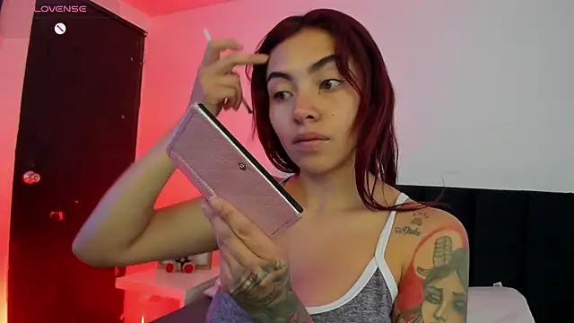 Snapshot of melanie_roux__ chatting on May 7, 2026, 12:21 pm melanie roux online show from May 7, 2026, 12:21 pm