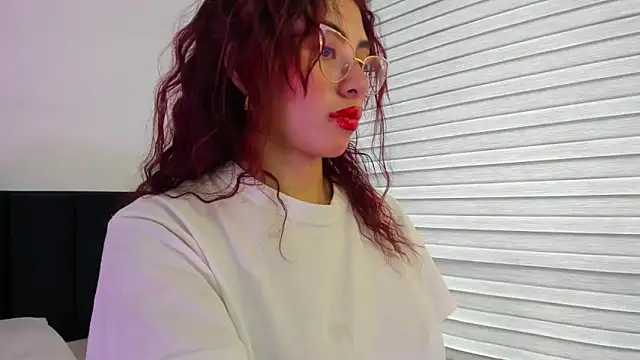 Snapshot of melanie_roux__ chatting on June 5, 2026, 6:46 pm melanie roux online show from June 5, 2026, 6:46 pm