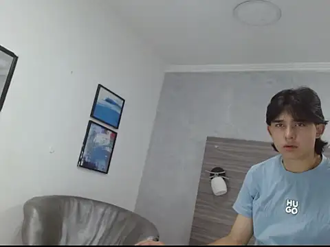 Snapshot of Tom_0001 chatting on October 26, 2025, 8:04 pm Tom 0001 online show from October 26, 2025, 8:04 pm