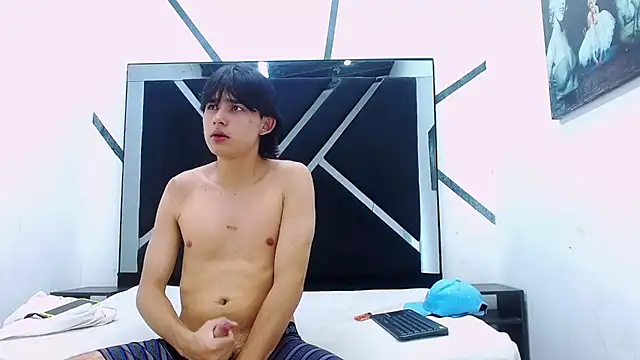 Snapshot of Tom_0001 chatting on October 29, 2025, 9:38 pm Tom 0001 online show from October 29, 2025, 9:38 pm