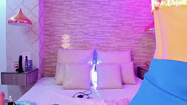 Snapshot of Catalina-Thompson chatting on November 2, 2025, 12:07 pm Catalina-Thompson online show from November 2, 2025, 12:07 pm