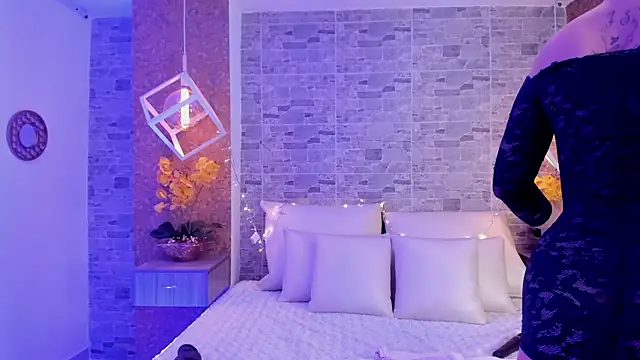 Snapshot of Catalina-Thompson chatting on November 14, 2025, 12:15 pm Catalina-Thompson online show from November 14, 2025, 12:15 pm