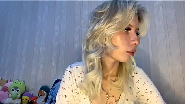 Snapshot of Twist_drip_blonde chatting on December 2, 2025, 4:02 pm Twist drip blonde online show from December 2, 2025, 4:02 pm