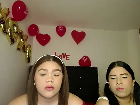 Snapshot of 2moons_full_of_love chatting on February 14, 2026, 5:26 am 2moons full of love online show from February 14, 2026, 5:26 am