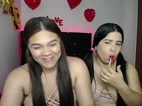 Snapshot of 2moons_full_of_love chatting on February 15, 2026, 7:51 am 2moons full of love online show from February 15, 2026, 7:51 am