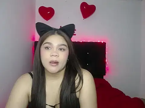 Snapshot of 2moons_full_of_love chatting on February 16, 2026, 5:25 am 2moons full of love online show from February 16, 2026, 5:25 am