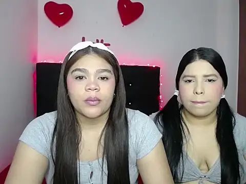 Snapshot of 2moons_full_of_love chatting on February 17, 2026, 5:26 am 2moons full of love online show from February 17, 2026, 5:26 am