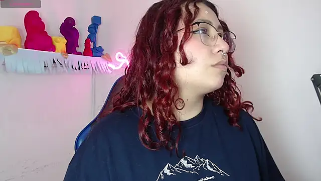 littlee red online show from November 21, 2025, 8:07 pm