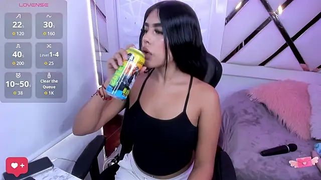 Snapshot of Darla_Santos_ chatting on November 22, 2025, 7:46 pm Darla Santos online show from November 22, 2025, 7:46 pm