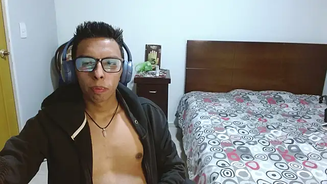 Snapshot of DavTwink3100 chatting on November 24, 2025, 3:06 am DavTwink3100 online show from November 24, 2025, 3:06 am