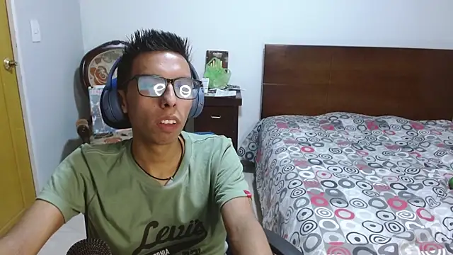 Snapshot of DavTwink3100 chatting on November 26, 2025, 2:01 am DavTwink3100 online show from November 26, 2025, 2:01 am