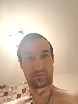 Snapshot of Andruu_ chatting on October 22, 2025, 7:57 pm Andruu online show from October 22, 2025, 7:57 pm