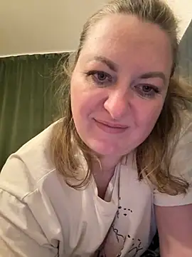 Amelia-Diamond online show from November 22, 2025, 2:16 pm