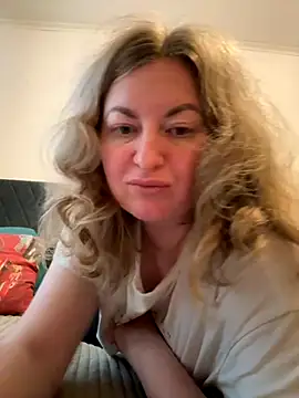 Amelia-Diamond online show from November 30, 2025, 9:35 am