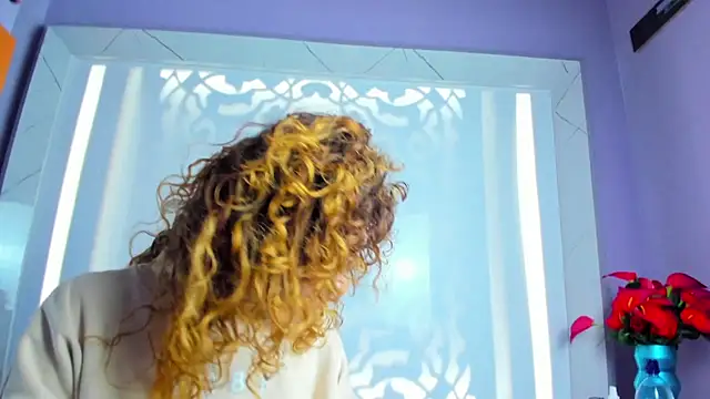 Snapshot of EmiliRouse_ chatting on October 25, 2025, 4:09 am EmiliRouse online show from October 25, 2025, 4:09 am