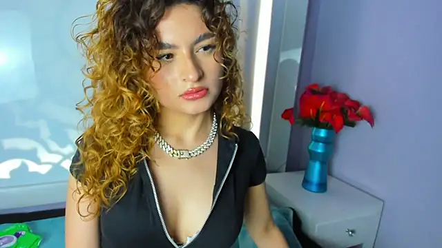 Snapshot of EmiliRouse_ chatting on November 26, 2025, 4:35 am EmiliRouse online show from November 26, 2025, 4:35 am