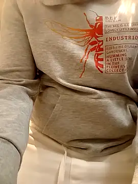 Snapshot of Belgianslut chatting on December 18, 2025, 5:57 am Belgianslut online show from December 18, 2025, 5:57 am