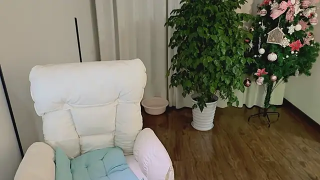 Onecutelittle online show from March 11, 2026, 12:33 pm