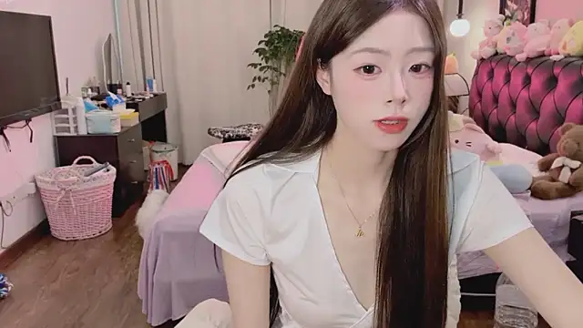 Onecutelittle online show from May 16, 2026, 6:43 am