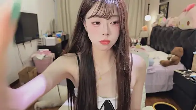 Onecutelittle online show from June 1, 2026, 6:48 am