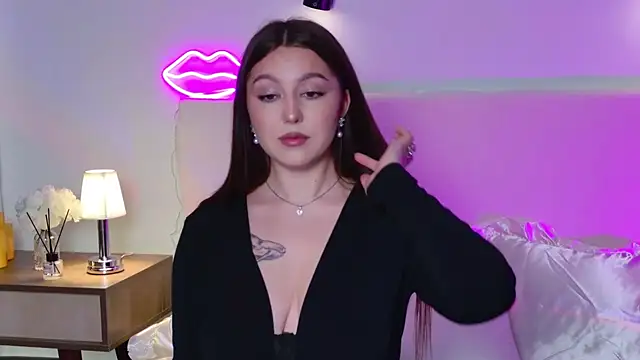 Snapshot of _Tessa_May_ chatting on October 31, 2025, 9:27 pm Tessa May online show from October 31, 2025, 9:27 pm