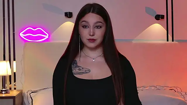 Snapshot of _Tessa_May_ chatting on November 13, 2025, 12:20 am Tessa May online show from November 13, 2025, 12:20 am