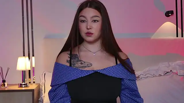 Snapshot of _Tessa_May_ chatting on December 1, 2025, 12:15 am Tessa May online show from December 1, 2025, 12:15 am