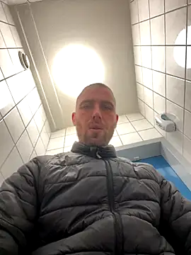 Rotteei1 online show from November 3, 2025, 1:01 pm