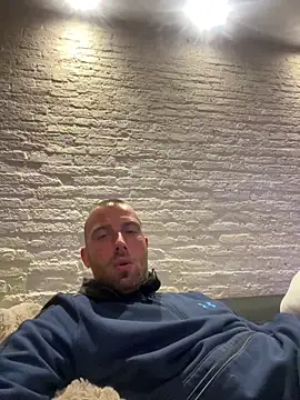 Rotteei1 online show from November 18, 2025, 5:39 pm