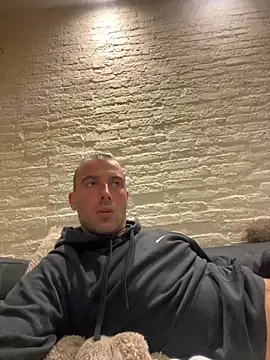 Rotteei1 online show from November 26, 2025, 8:32 pm