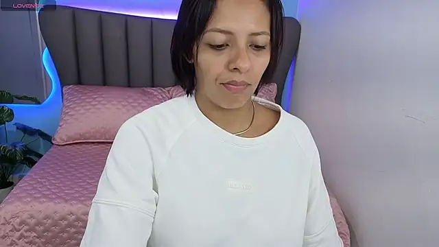 Aria Russo online show from November 14, 2025, 3:00 pm