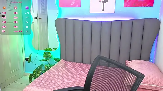 Aria Russo online show from January 6, 2026, 2:43 pm