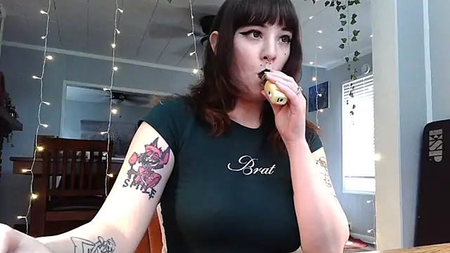 Snapshot of Trickylucy555 chatting on May 12, 2026, 10:29 pm Trickylucy555 online show from May 12, 2026, 10:29 pm