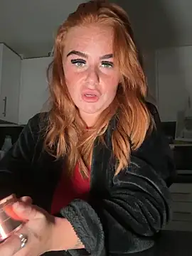 Snapshot of Ellieskyyee1 chatting on November 9, 2025, 10:30 pm Ellieskyyee1 online show from November 9, 2025, 10:30 pm