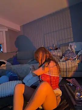 Snapshot of Ellieskyyee1 chatting on December 19, 2025, 9:33 pm Ellieskyyee1 online show from December 19, 2025, 9:33 pm