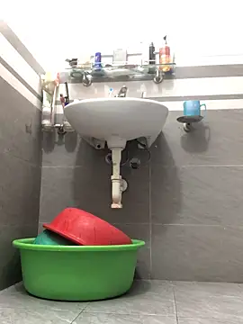 HinayLa online show from March 11, 2026, 10:27 pm