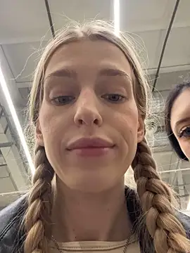 kira mia online show from December 22, 2025, 4:15 pm