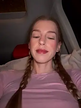 kira mia online show from January 13, 2026, 4:23 pm