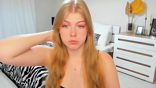 Snapshot of Stella_Light chatting on August 4, 2026, 4:37 am Stella Light online show from August 4, 2026, 4:37 am