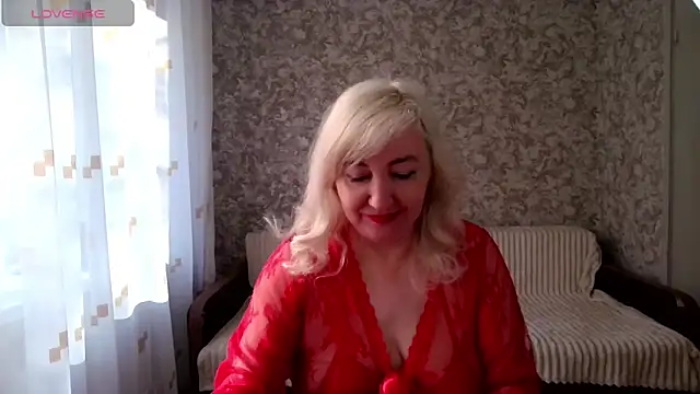 LadyKriss online show from May 5, 2026, 3:47 am