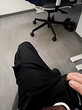 Snapshot of FacelesssLove chatting on March 28, 2026, 6:02 am FacelesssLove online show from March 28, 2026, 6:02 am