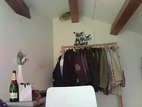 Snapshot of DeboraMee chatting on October 23, 2025, 3:22 pm DeboraMee online show from October 23, 2025, 3:22 pm