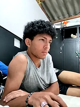 Snapshot of LyliaWood chatting on October 23, 2025, 2:33 am LyliaWood online show from October 23, 2025, 2:33 am