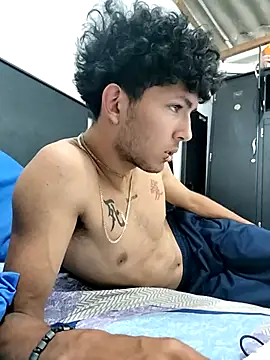 Snapshot of LyliaWood chatting on October 25, 2025, 7:41 pm LyliaWood online show from October 25, 2025, 7:41 pm