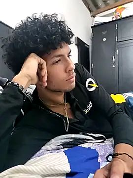 Snapshot of LyliaWood chatting on October 28, 2025, 12:58 am LyliaWood online show from October 28, 2025, 12:58 am