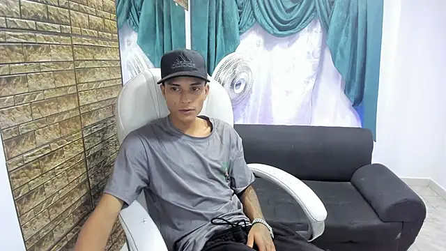 Snapshot of paul_booy chatting on November 5, 2025, 1:49 am paul booy online show from November 5, 2025, 1:49 am