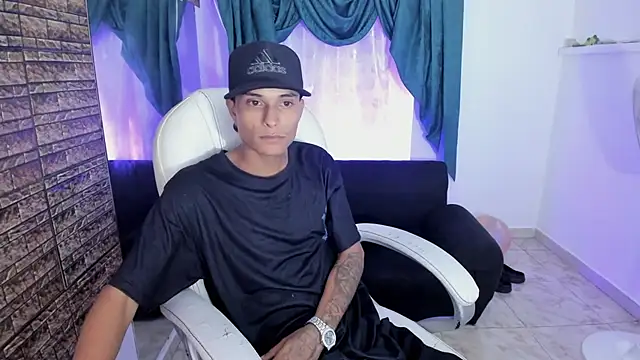 Snapshot of paul_booy chatting on November 21, 2025, 4:22 am paul booy online show from November 21, 2025, 4:22 am