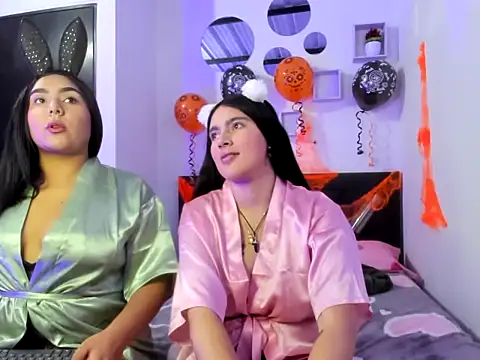 Twodirtyteens18 online show from October 25, 2025, 12:18 am