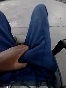 Snapshot of loVbRo1 chatting on October 28, 2025, 10:45 pm loVbRo1 online show from October 28, 2025, 10:45 pm