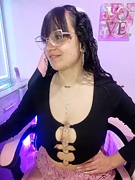 Snapshot of Pinkvixen69 chatting on May 4, 2026, 5:31 pm Pinkvixen69 online show from May 4, 2026, 5:31 pm